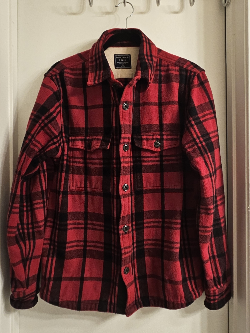 Abercrombie & Fitch Red & Black Plaid Button-Up Shacket. Size M